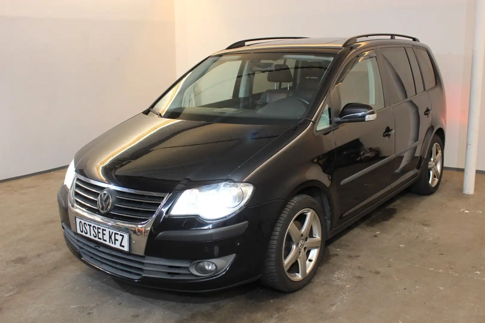 Volkswagen Touran Highline 7 Sitze Leder Bi-Xenon Navi Negru - 2