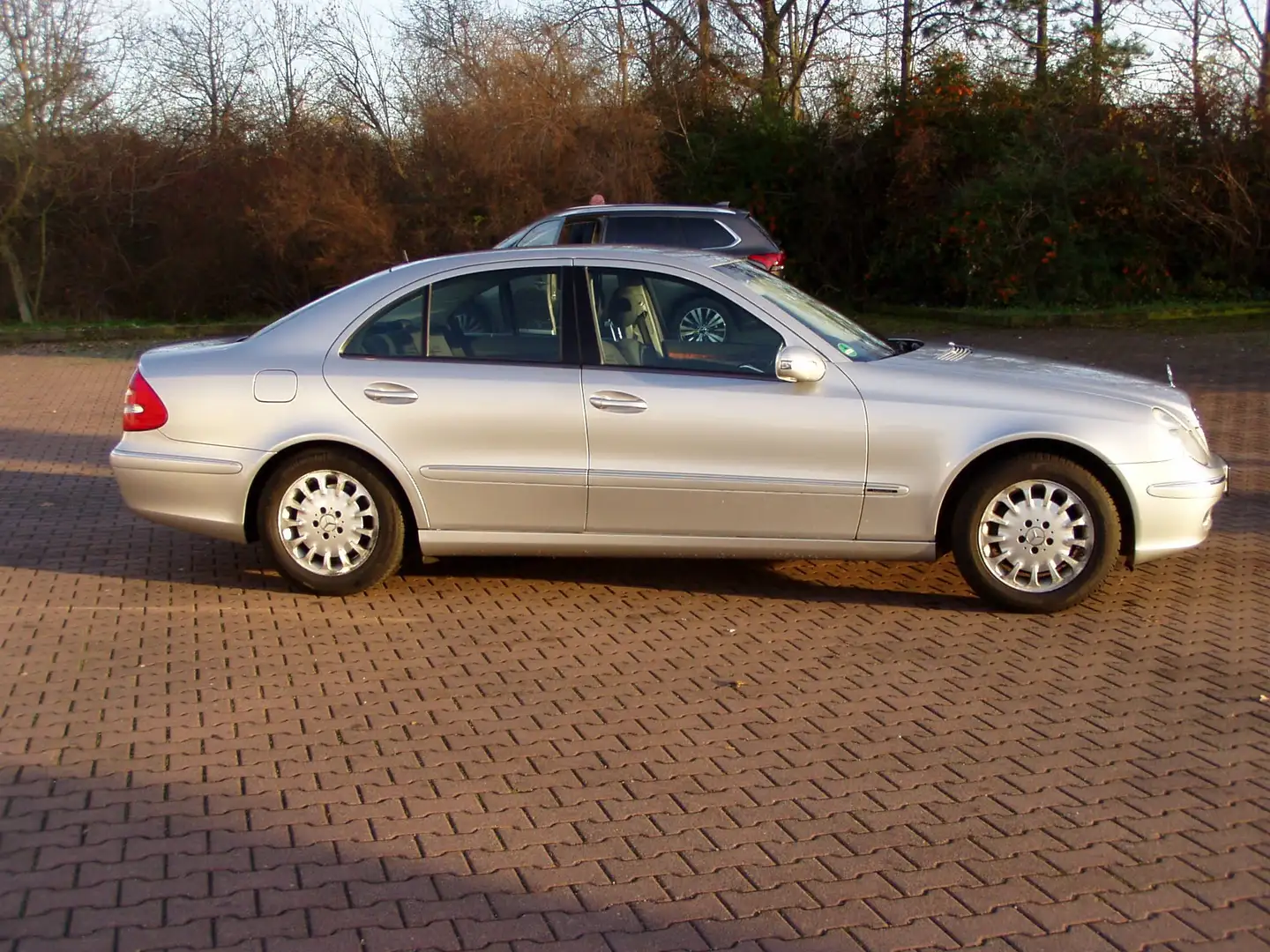 Mercedes-Benz E 200 Kompressor Elegance Automatik  # Autogas / 2. Hand Plateado - 1