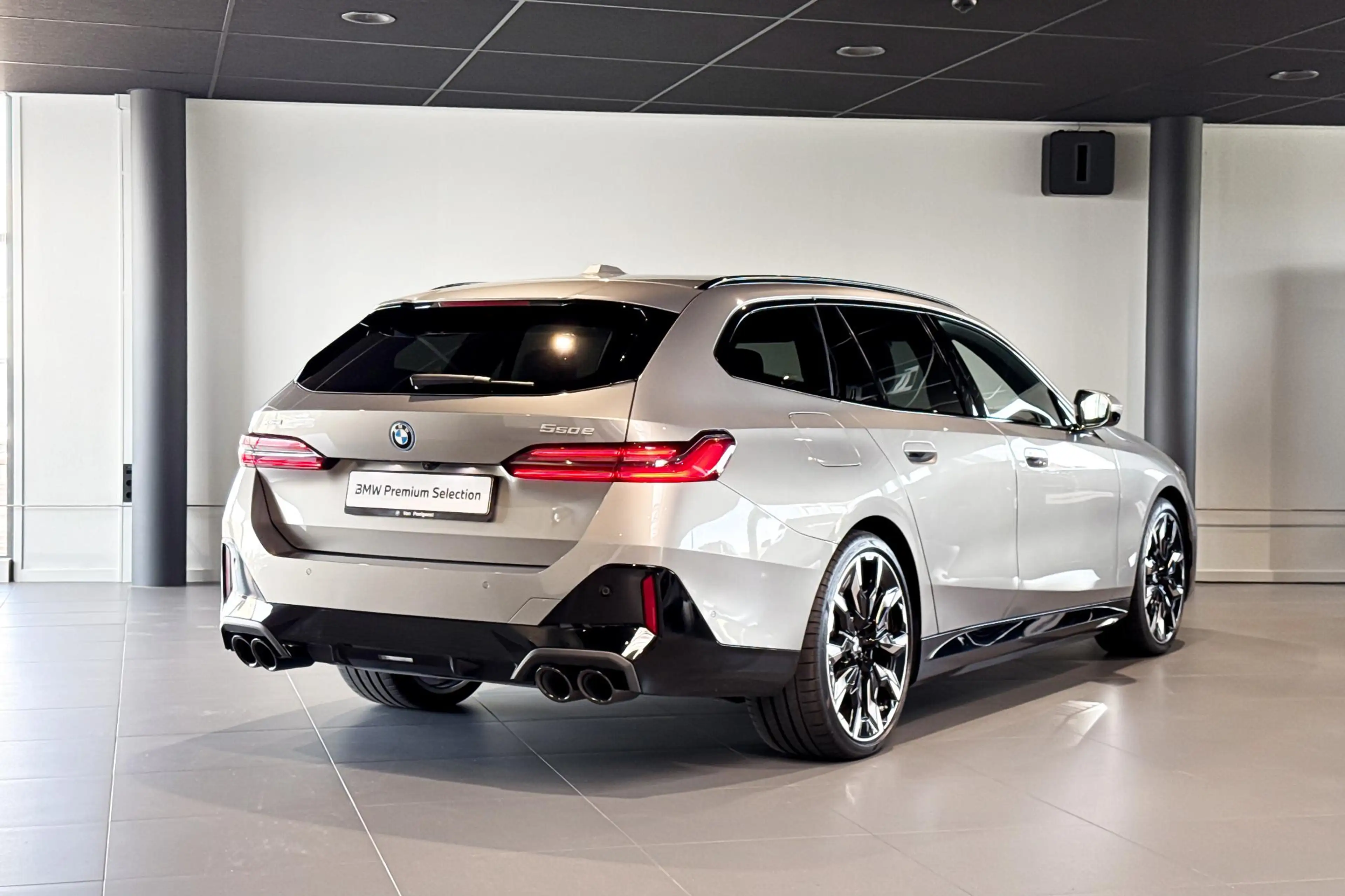 BMW 550 5 Serie Touring 550e xDrive | M Sport Pro | Glazen — photo 6