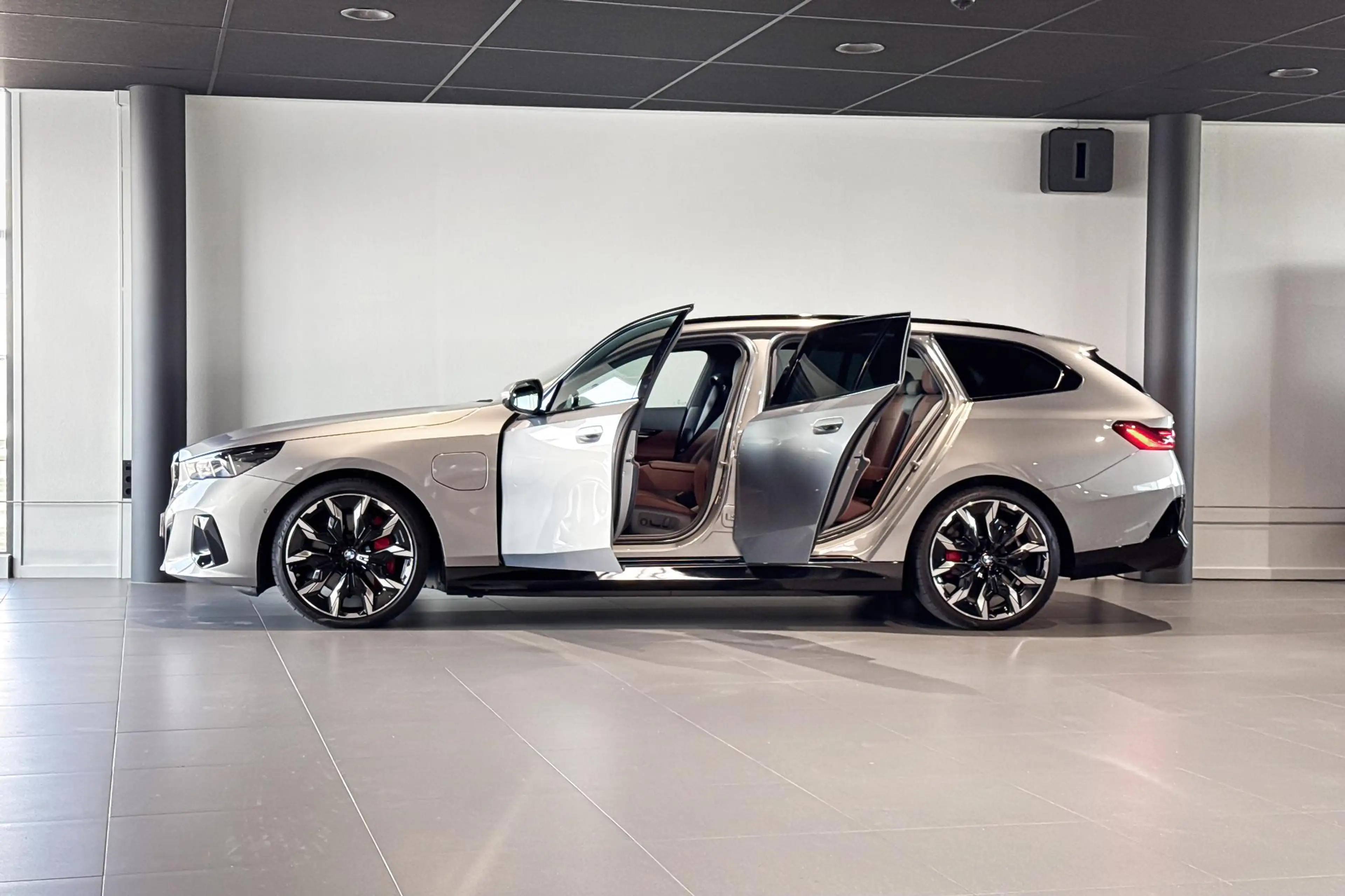 BMW 550 5 Serie Touring 550e xDrive | M Sport Pro | Glazen — photo 3