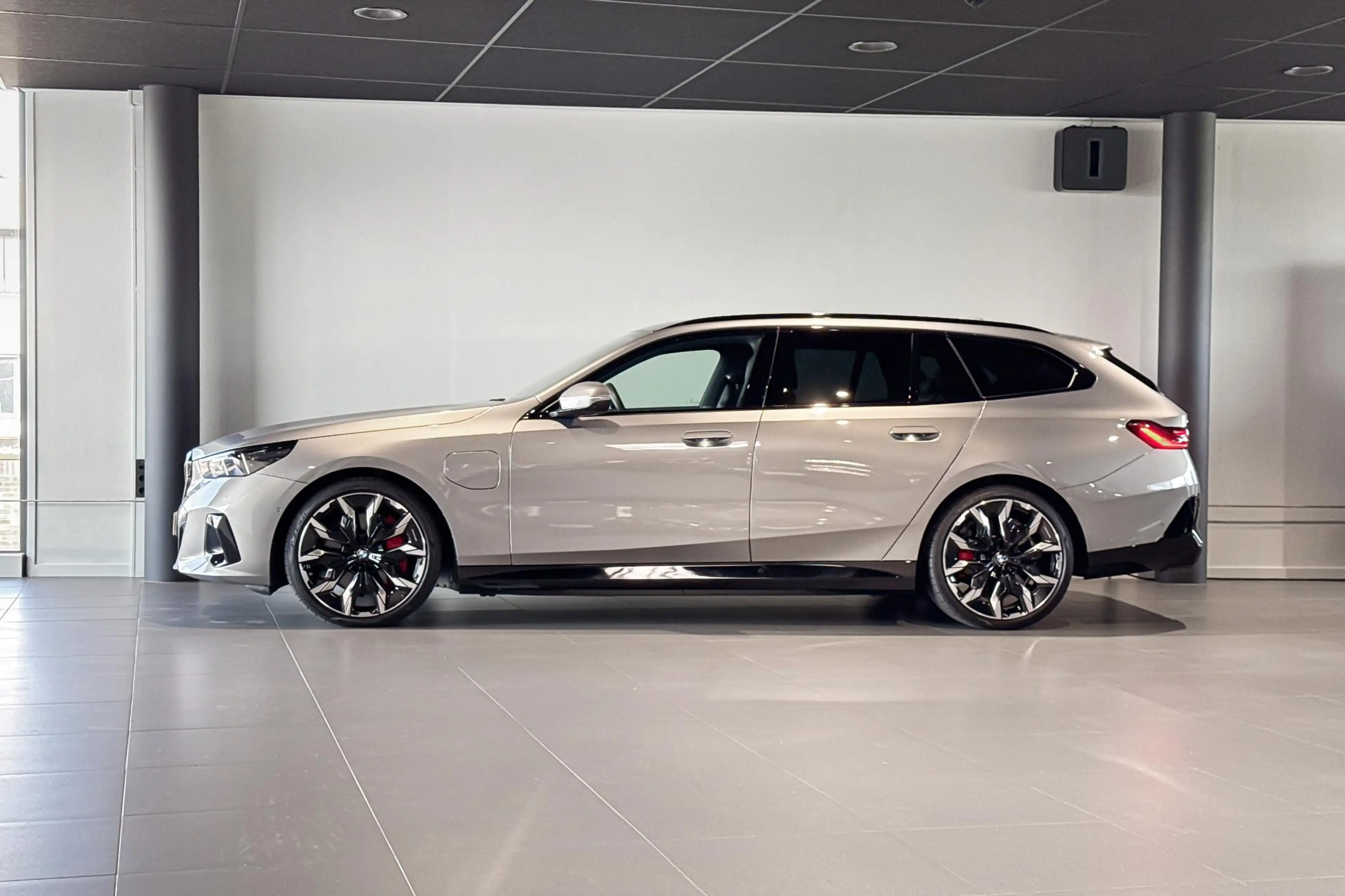 BMW 550 5 Serie Touring 550e xDrive | M Sport Pro | Glazen — photo 2