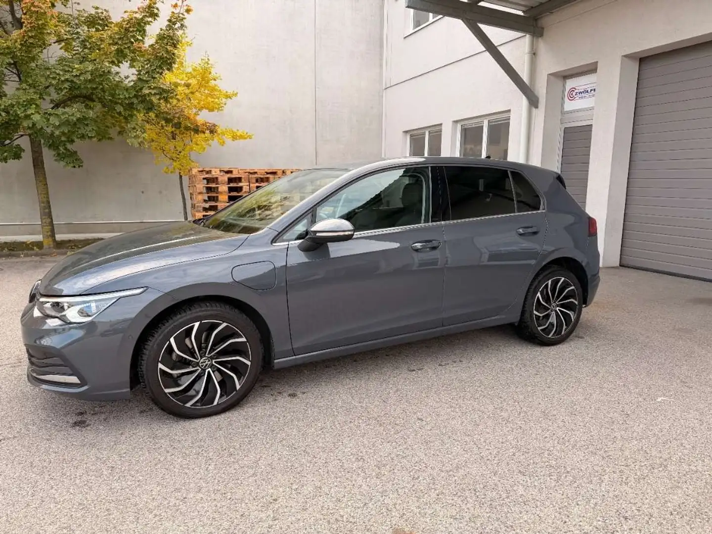 Volkswagen Golf 1,4 eHybrid PHEV Style DSG Grau - 2
