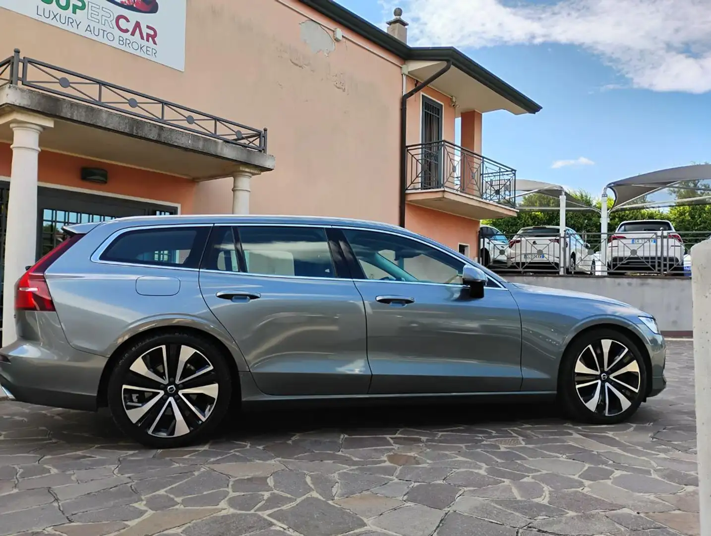 Volvo V60 B4 (d) Geartronic Inscription - INSCRIPTION - Grigio - 2