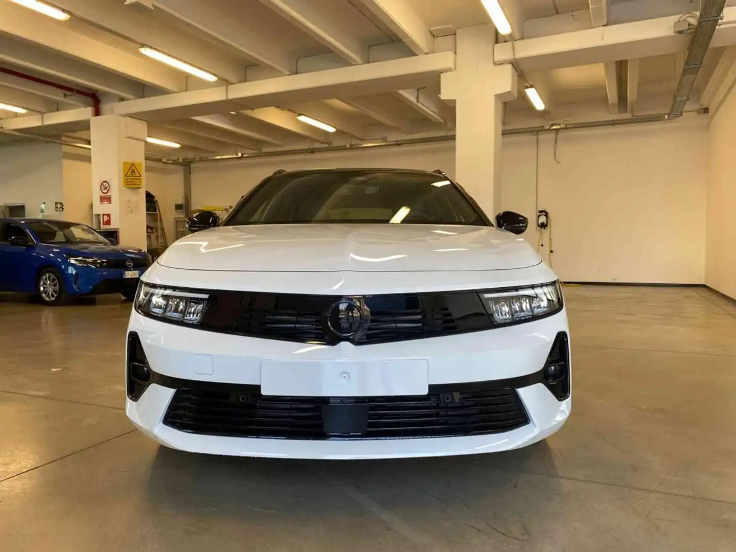 Opel Astra 1.5 Turbo Diesel 130 CV AT8 Sports Tourer GS Bianco - 2