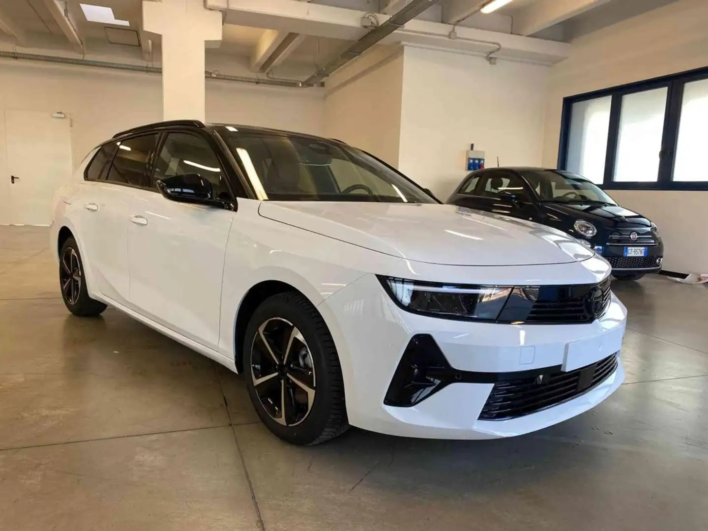 Opel Astra 1.5 Turbo Diesel 130 CV AT8 Sports Tourer GS Bianco - 1