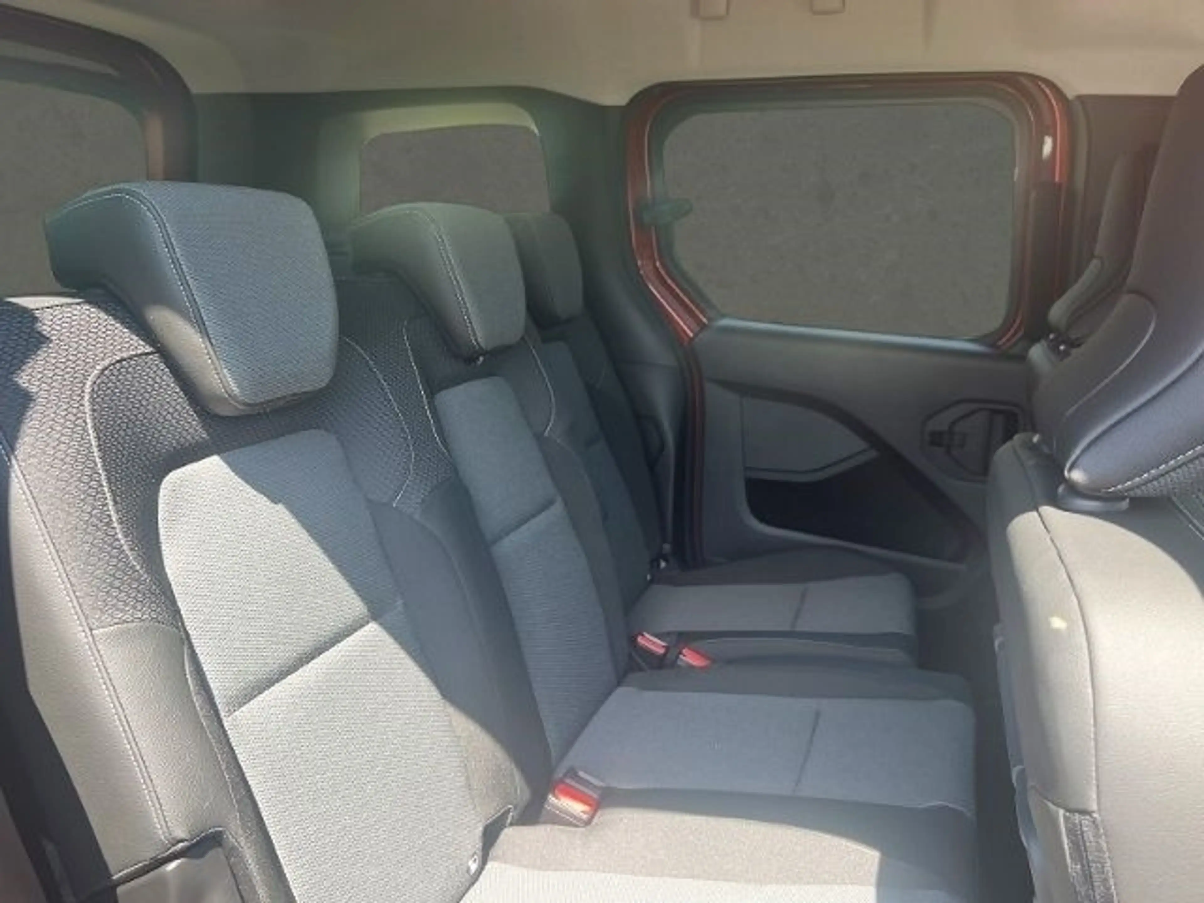 Renault Kangoo III E-Tech Electric Equilibre — photo 7