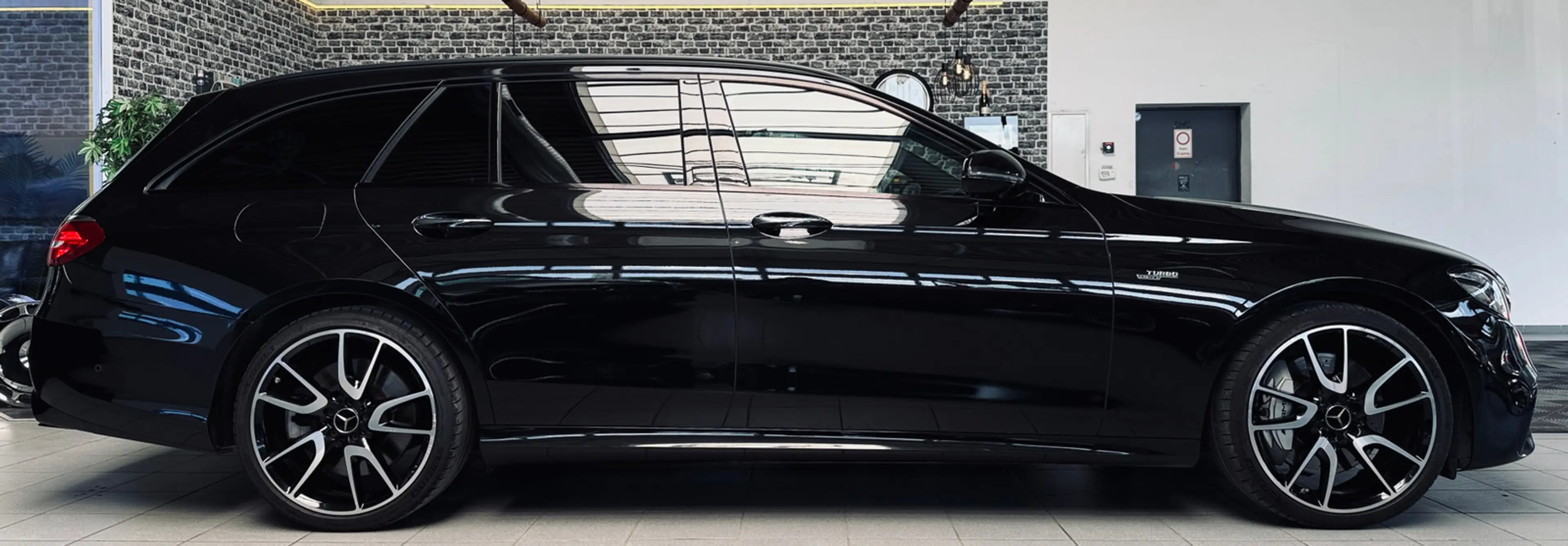 Mercedes-Benz E 53 AMG 4Matic+ 1-HAND|360°|LED|AHK|ACC|PANO| — photo 4