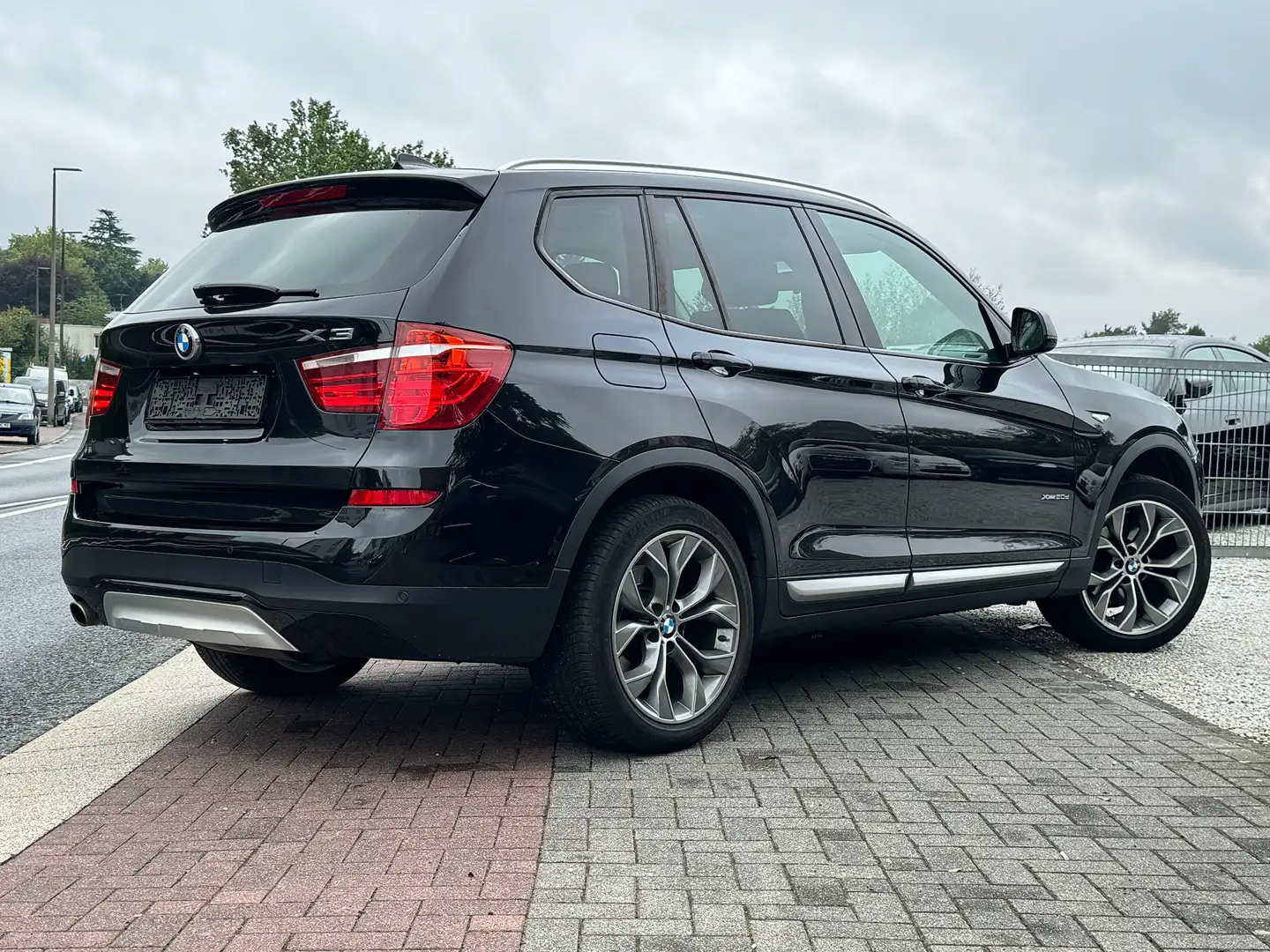 BMW X3 xDrive 20 d X Line Panorama BiXenon AHK TopZustand Noir - 2