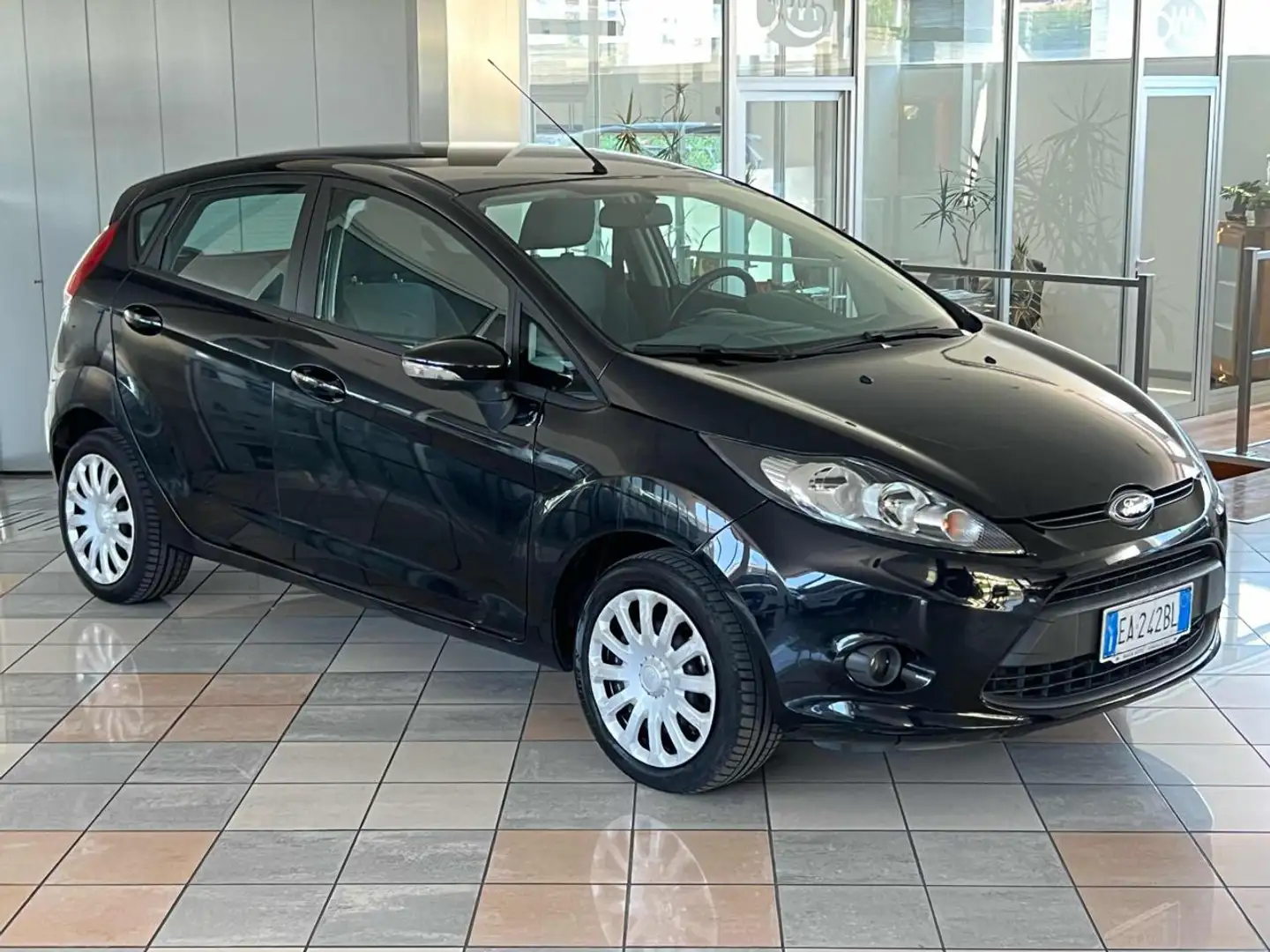 Ford Fiesta 1.2 82 CV 5 porte Titanium Nero - 2