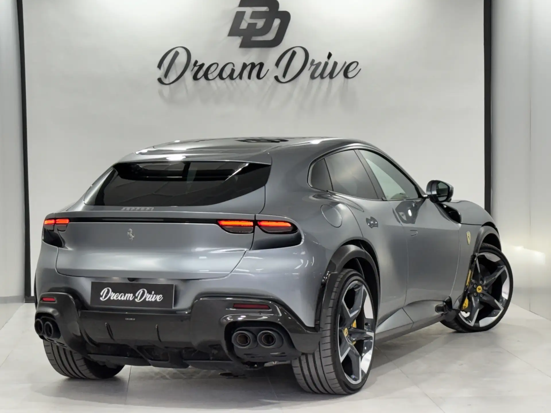 Ferrari Purosangue 2025 회색 사진 4