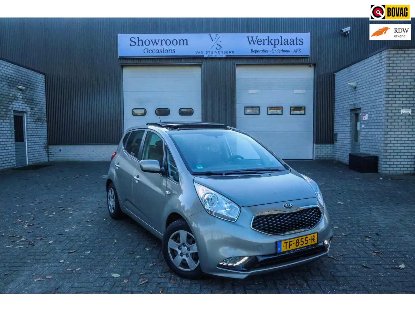 Kia Venga 1.4 CVVT DynamicPLusLine PANORAMADAK TREKHAAK NAVI Grijs - 1