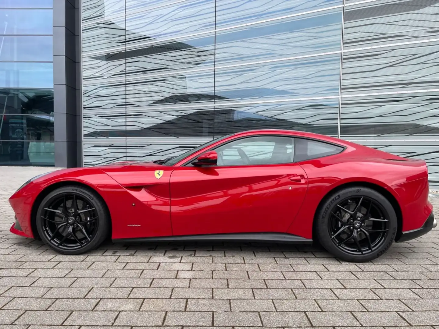 Ferrari F12 Rot - 1