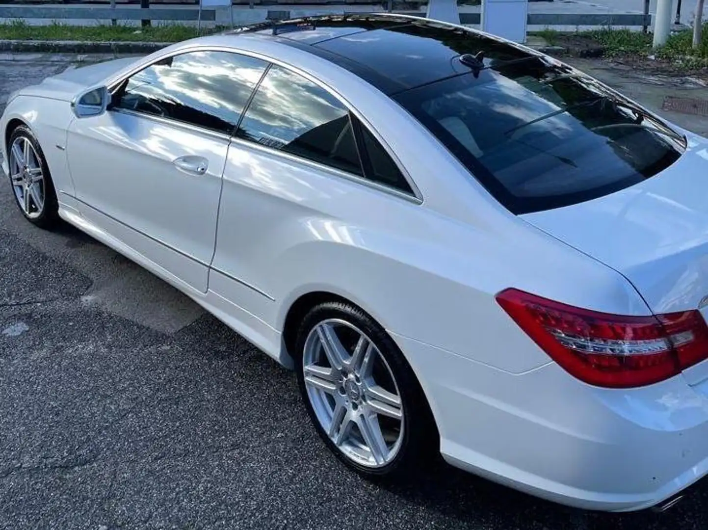Mercedes-Benz E 350 Classe E - C207 Coupe AMG Line Bianco - 2
