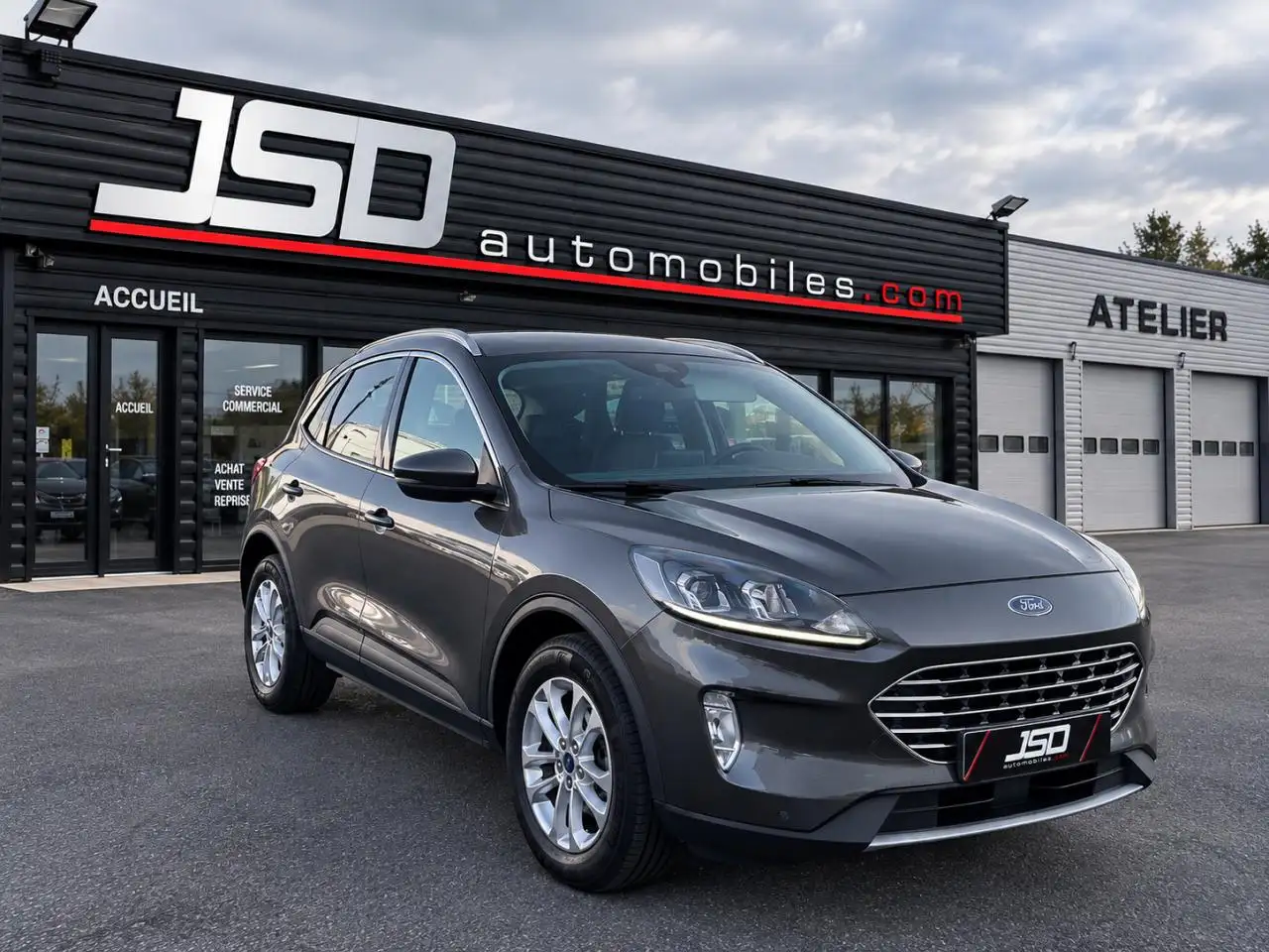 Ford Kuga Kuga 2.5 Duratec Flexifuel E85 190 e-CVT FHEV 4x2 Titanium — photo 1 of 33