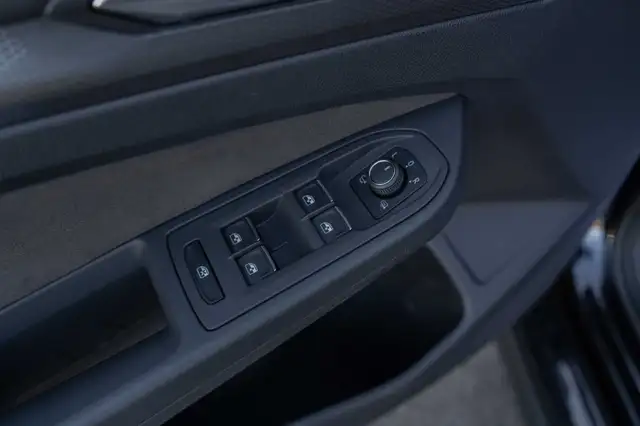 Volkswagen Golf view 8