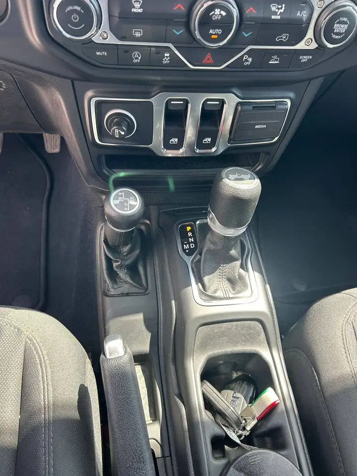 Jeep Wrangler IV 2.0 turbo Sport auto, миниатюра 19