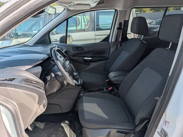 Ford Transit view 3