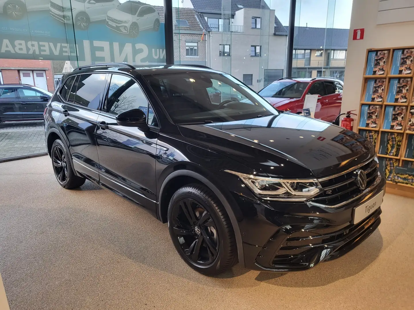 Volkswagen Tiguan Allspace 1.5 TSI R-Line Full Black - Business edition - 1