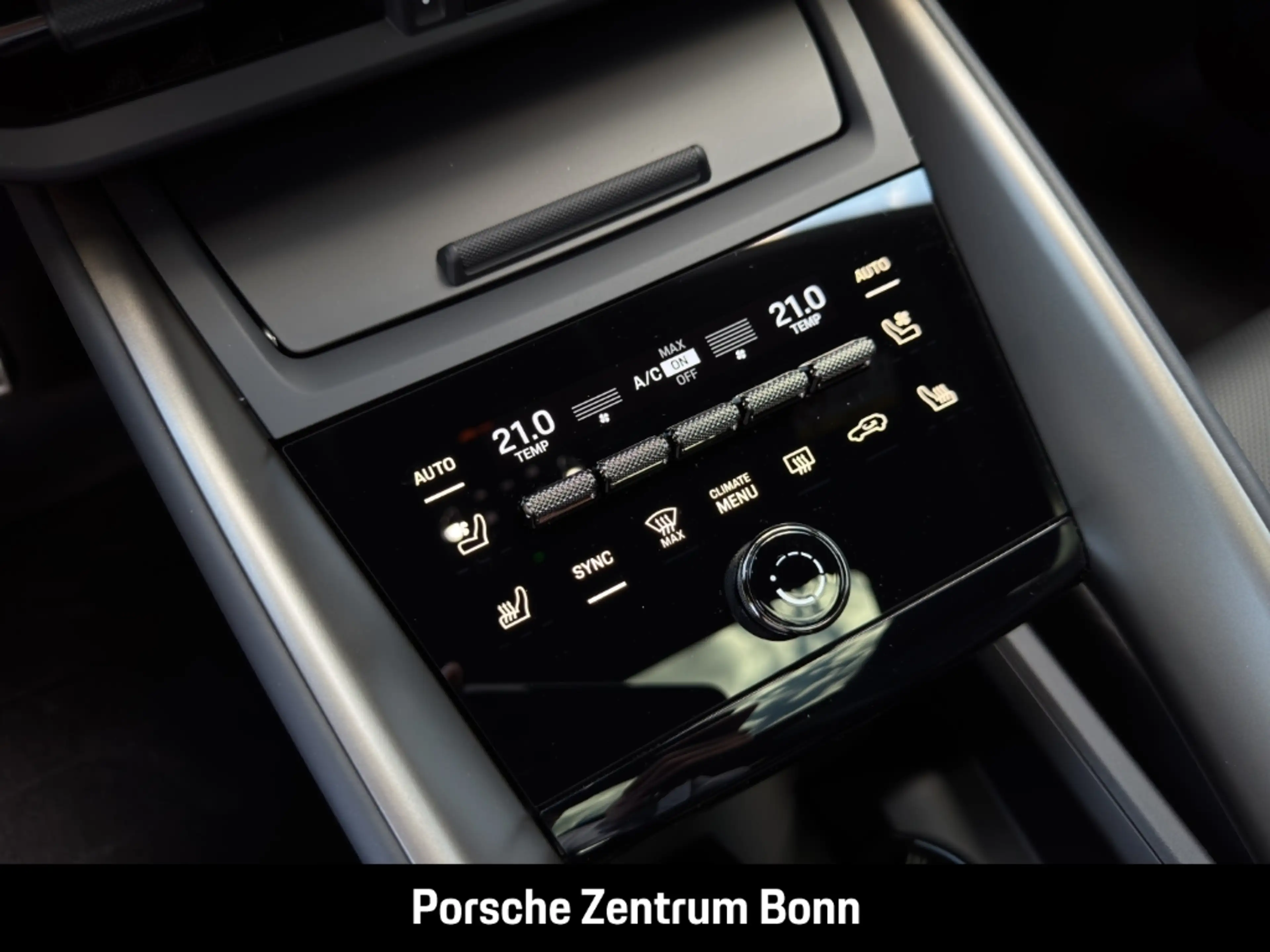 Porsche Macan Turbo HA-Lenkung Head-Up Surround-View — photo 15