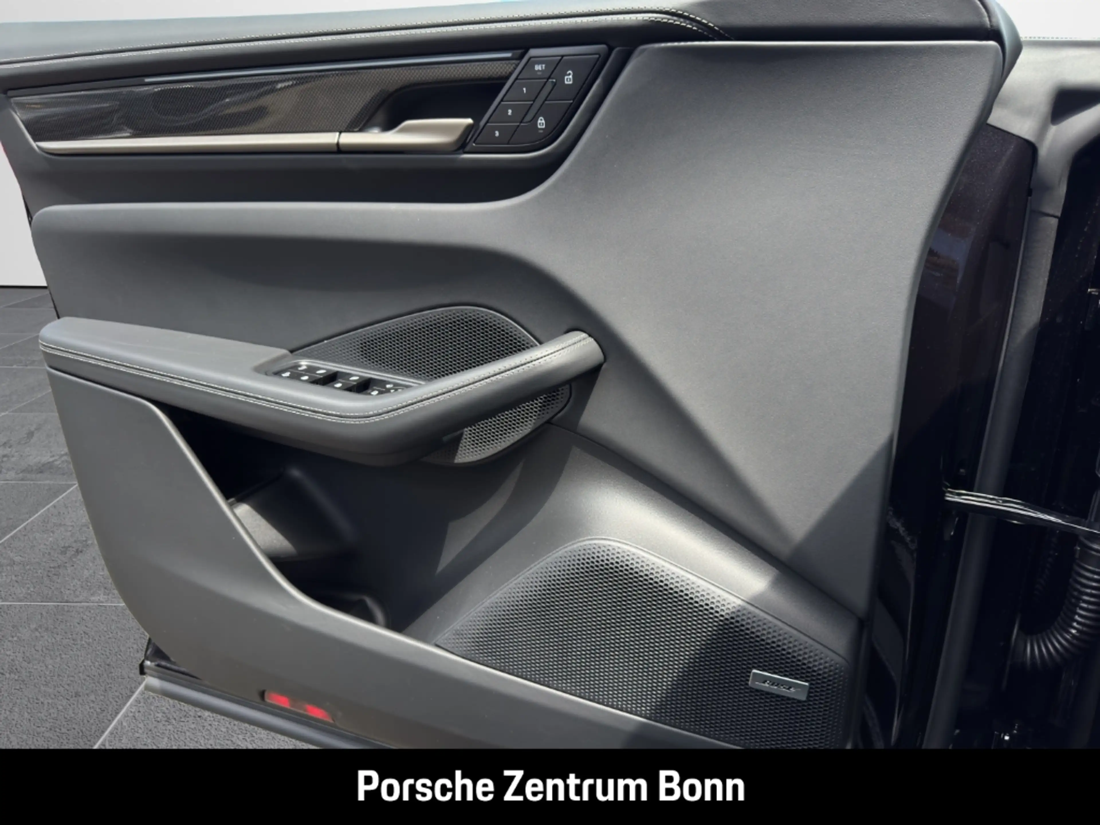 Porsche Macan Turbo HA-Lenkung Head-Up Surround-View — photo 12