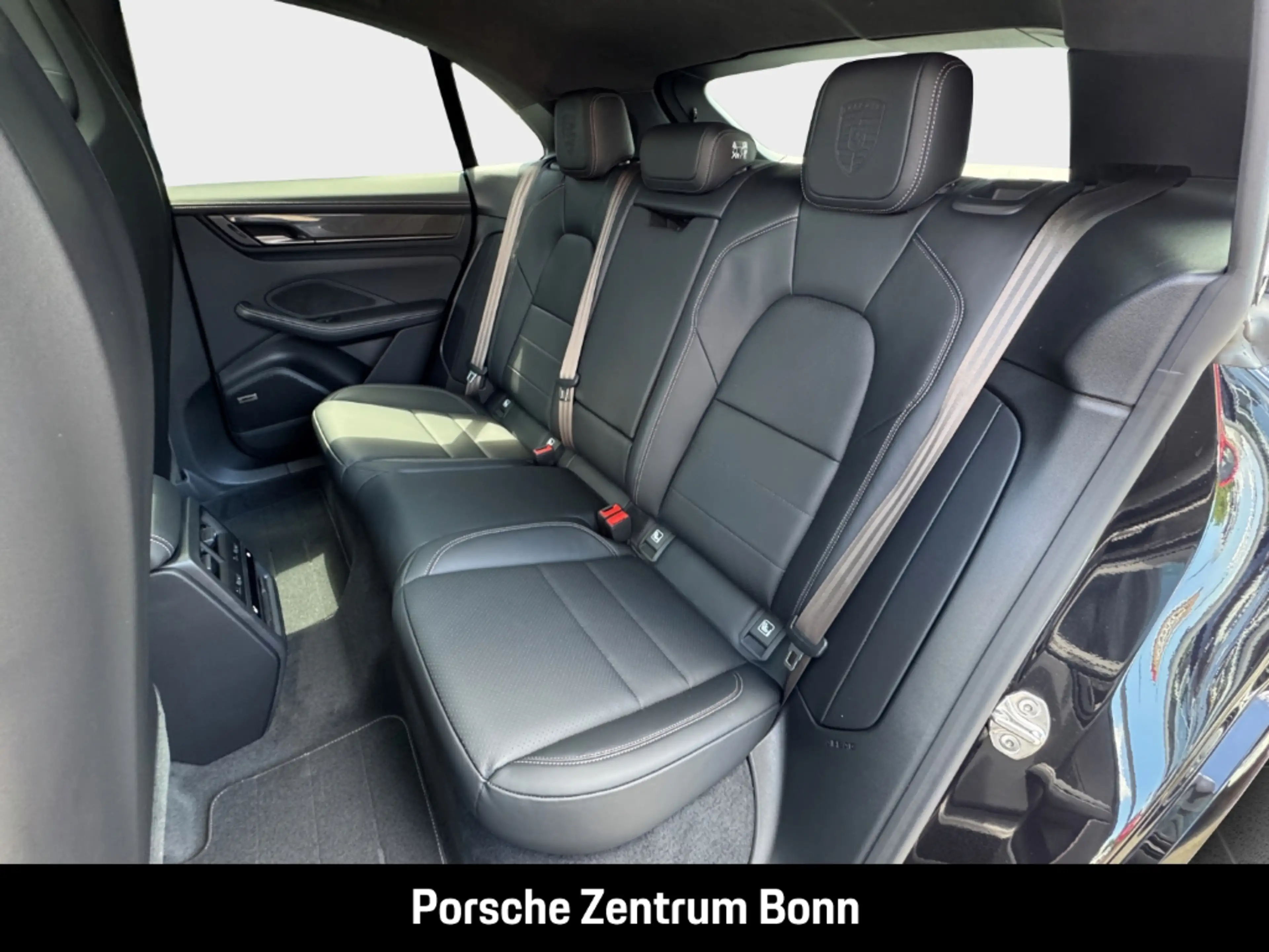 Porsche Macan Turbo HA-Lenkung Head-Up Surround-View — photo 13