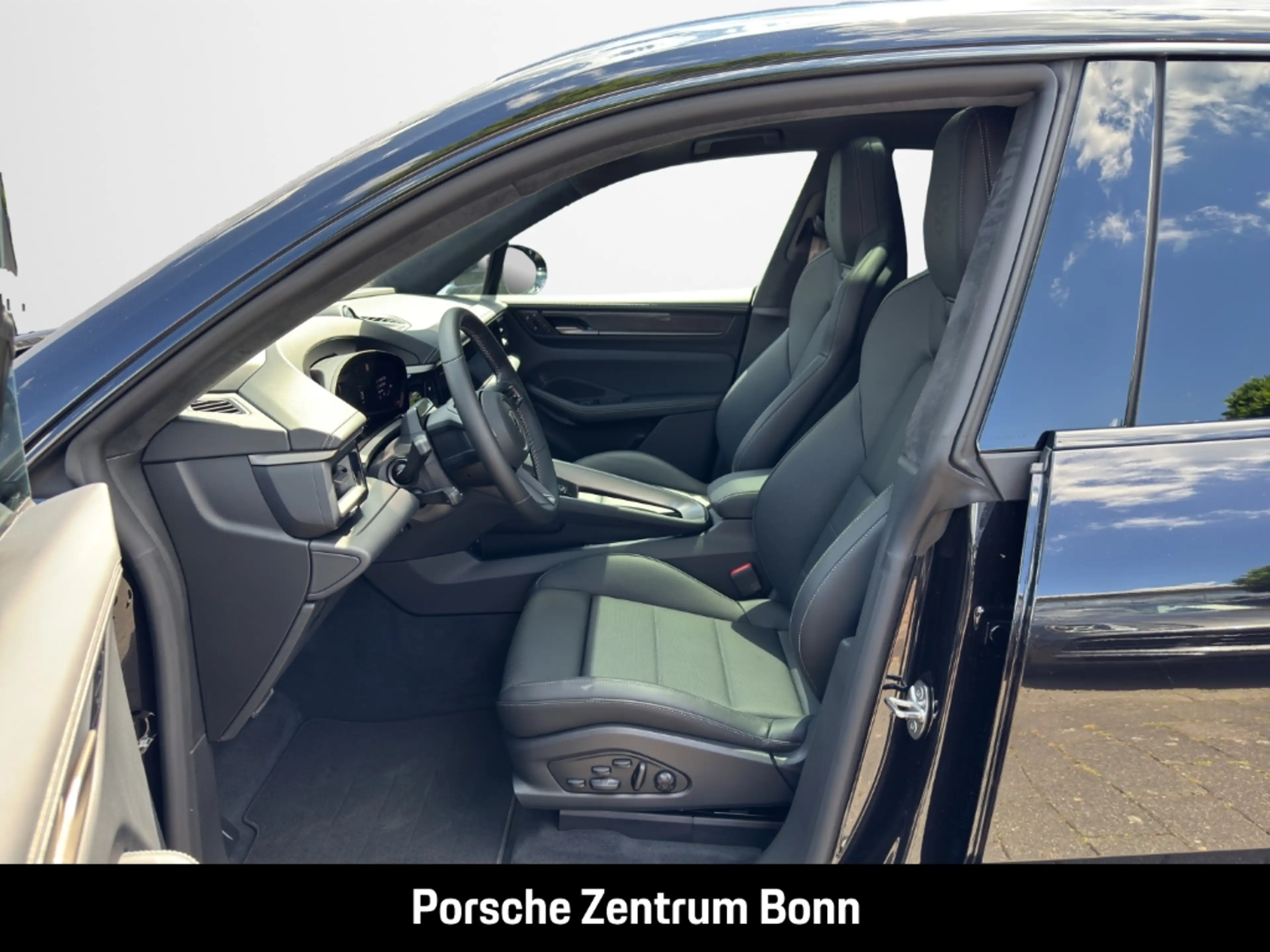Porsche Macan Turbo HA-Lenkung Head-Up Surround-View — photo 9