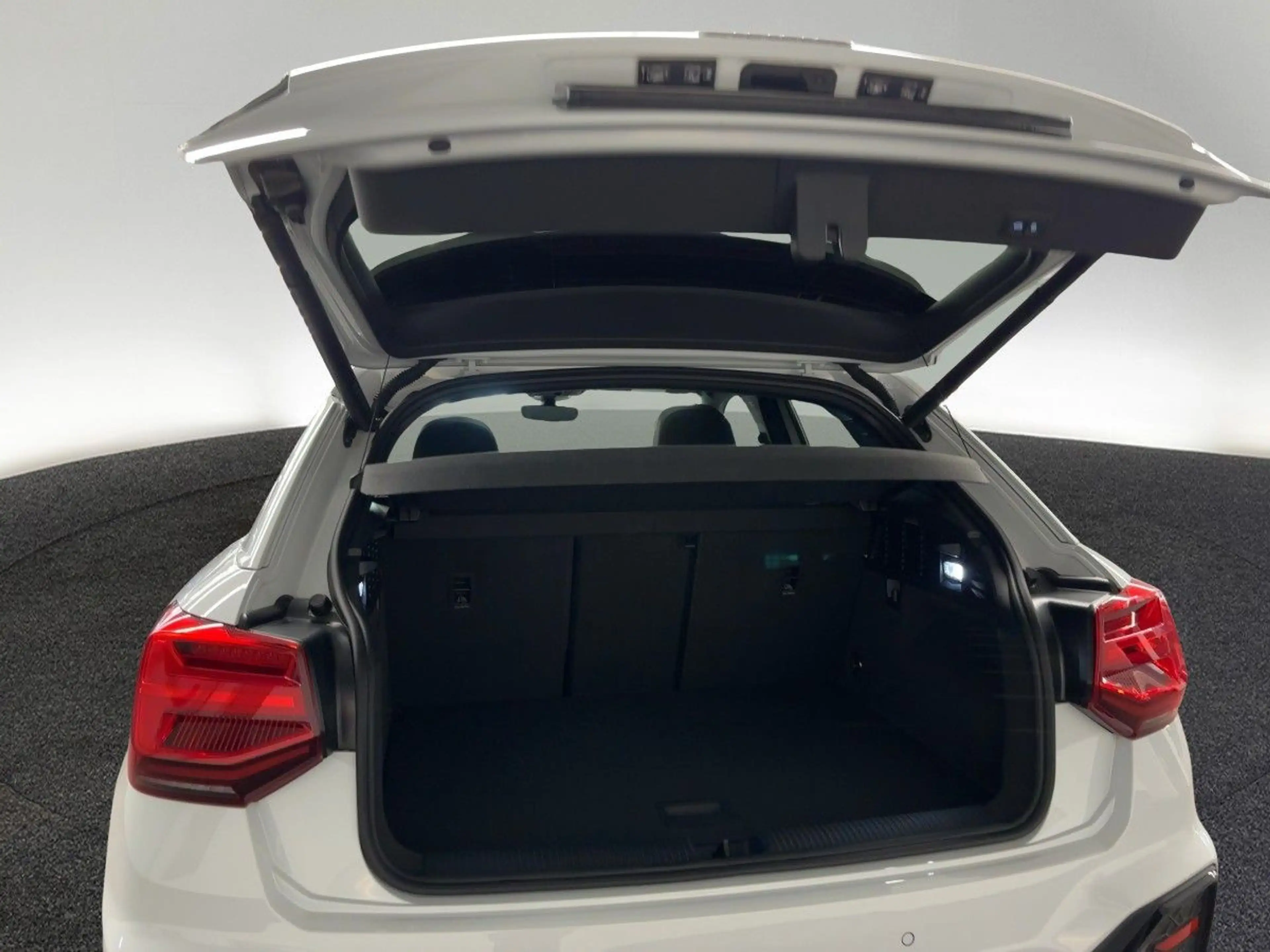 Audi SQ2 TFSI S tr. AHK MATRIX NAVI RFK PANO SONOS — photo 9