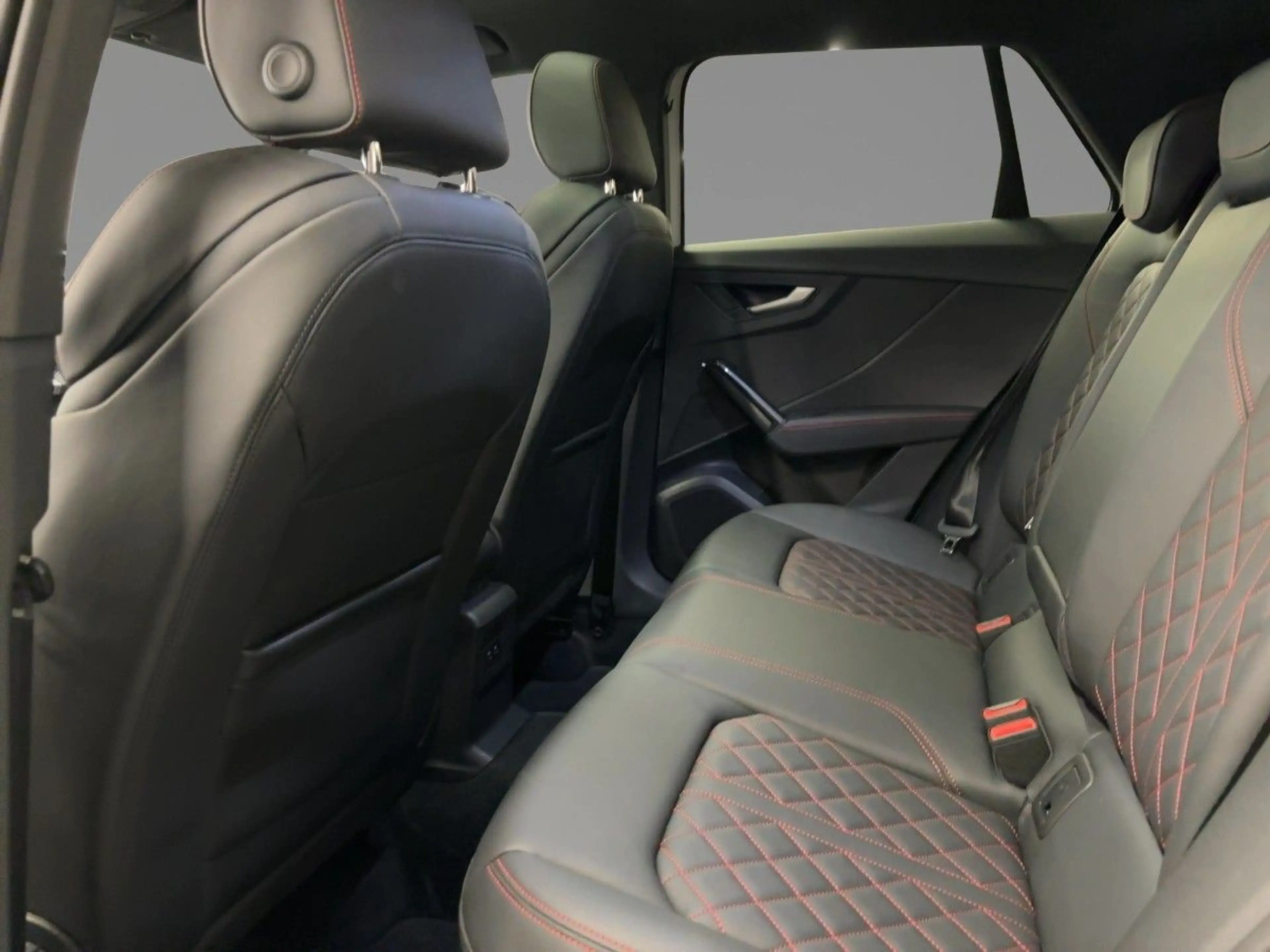 Audi SQ2 TFSI S tr. AHK MATRIX NAVI RFK PANO SONOS — photo 11