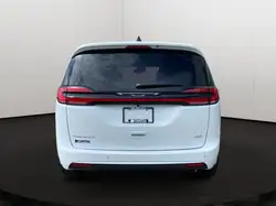 Chrysler Pacifica 2027