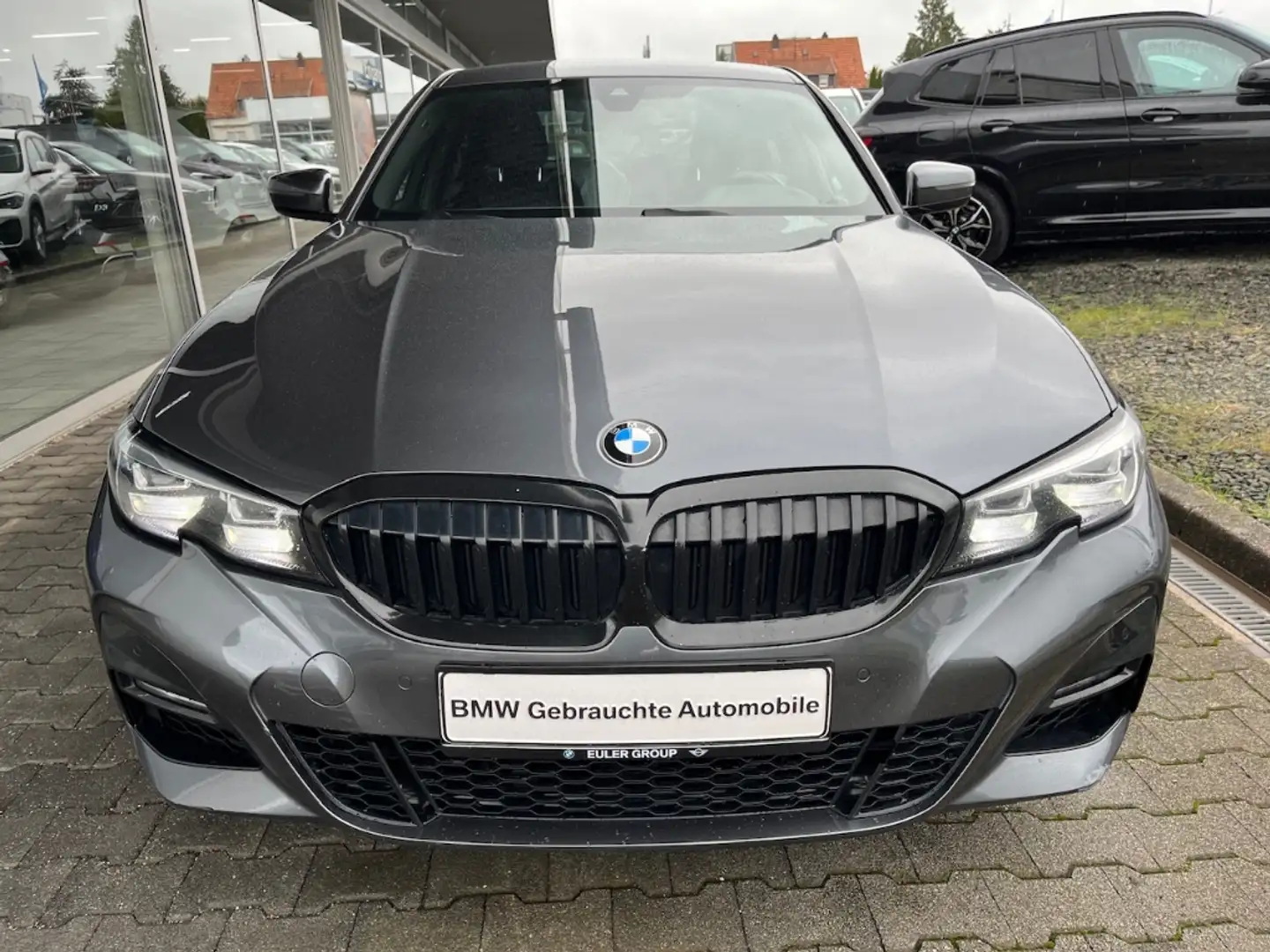 BMW 330 d xDrive A Limousine M Sport Standhzg Navi eSitze Grau - 2