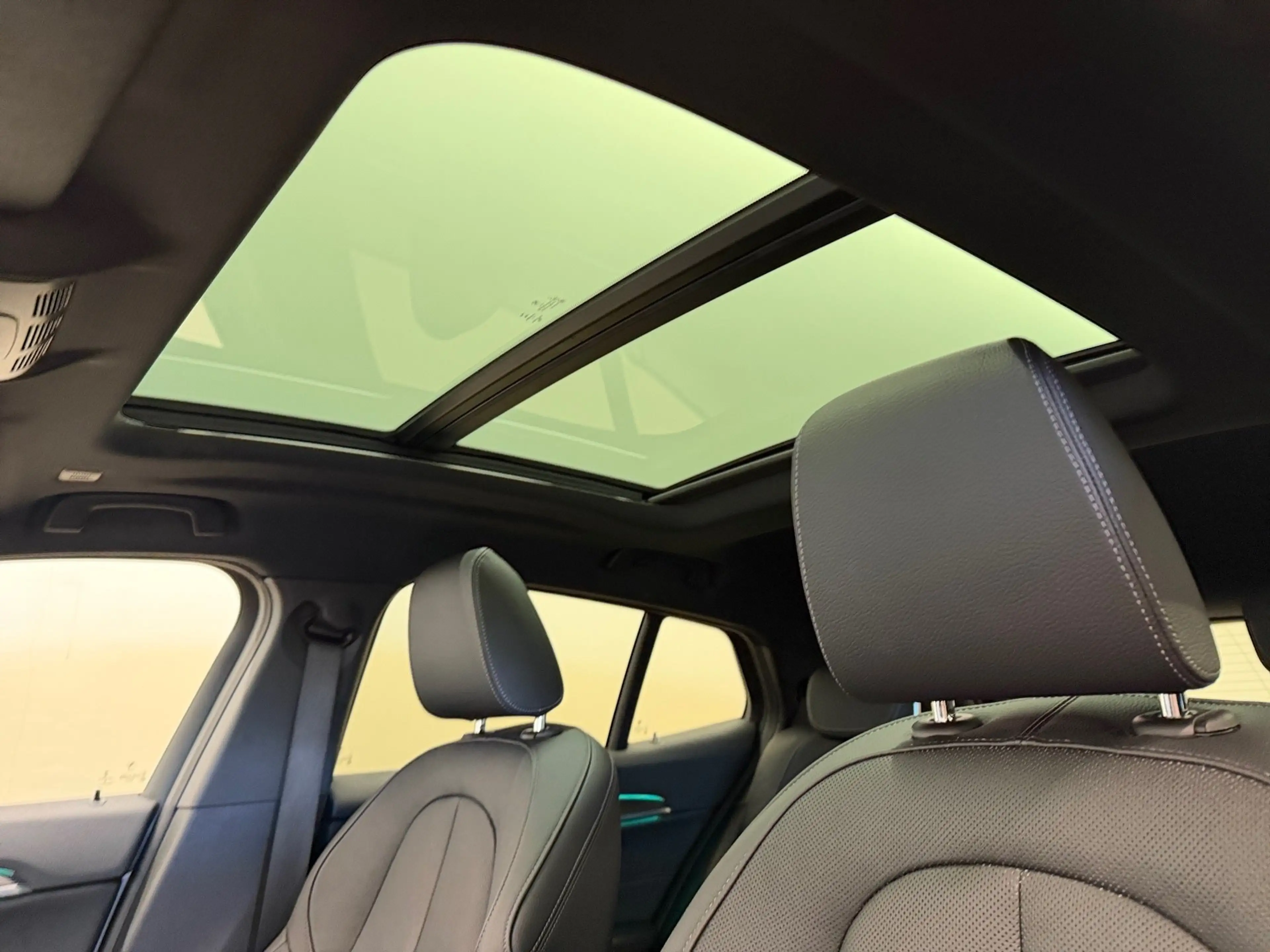 BMW X2 sDrive20i — photo 13