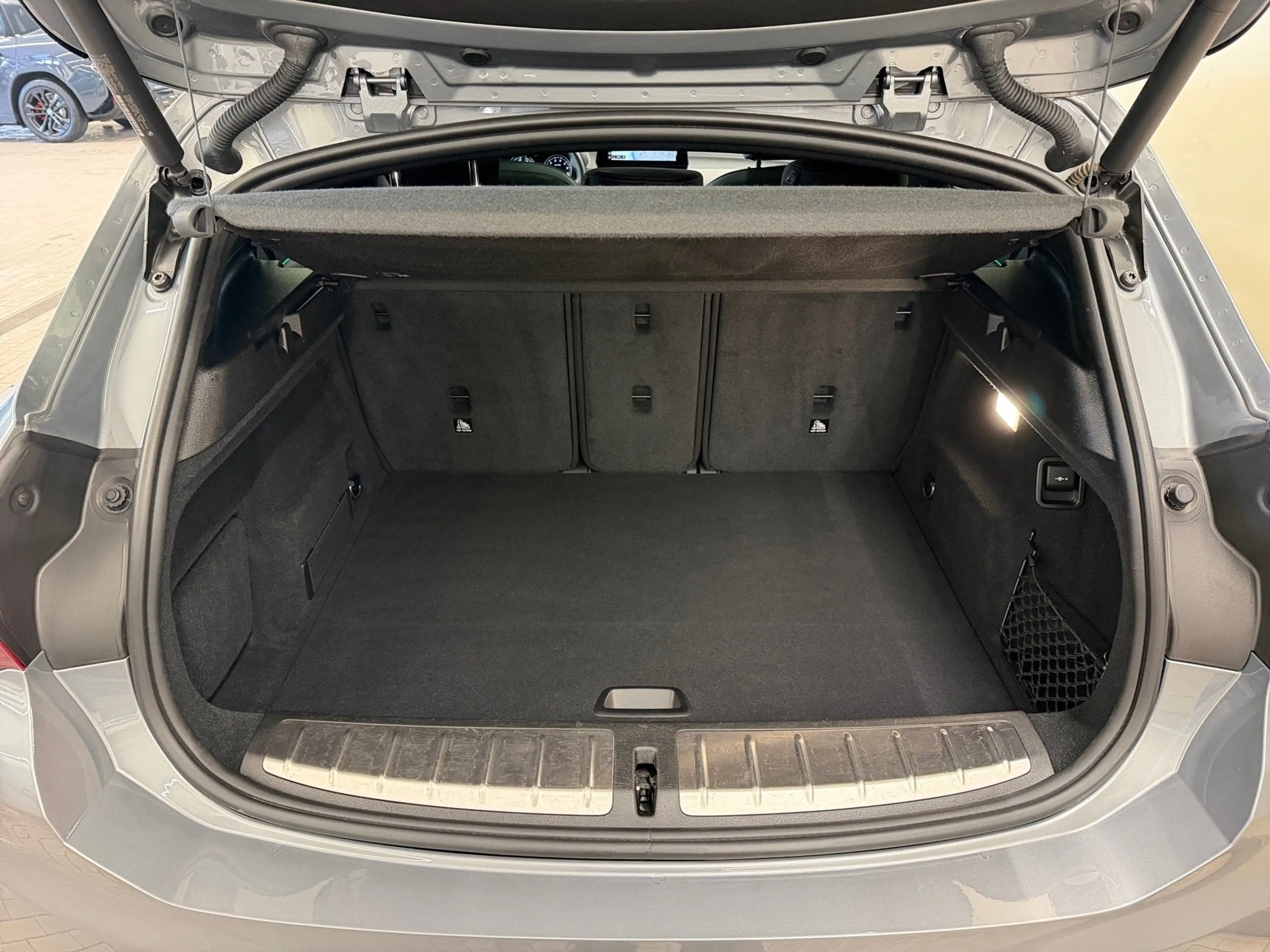 BMW X2 sDrive20i — photo 11