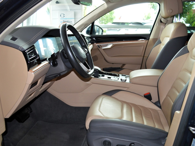 Volkswagen Touareg 3,0 V6 TDI Atmosphere 4Motion AHK 19" LED — photo 6