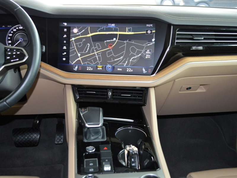 Volkswagen Touareg 3,0 V6 TDI Atmosphere 4Motion AHK 19" LED — photo 10