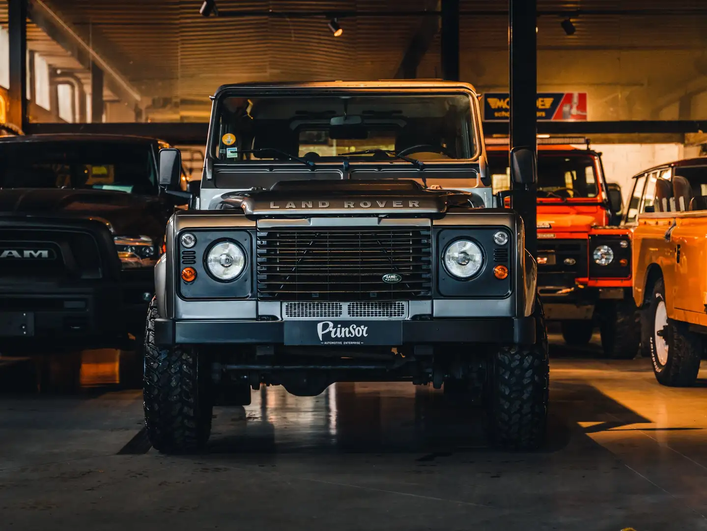 Land Rover Defender Defender 90 TD4 // 1 OWNER // SUPERB // 4 SEATS Grijs - 2