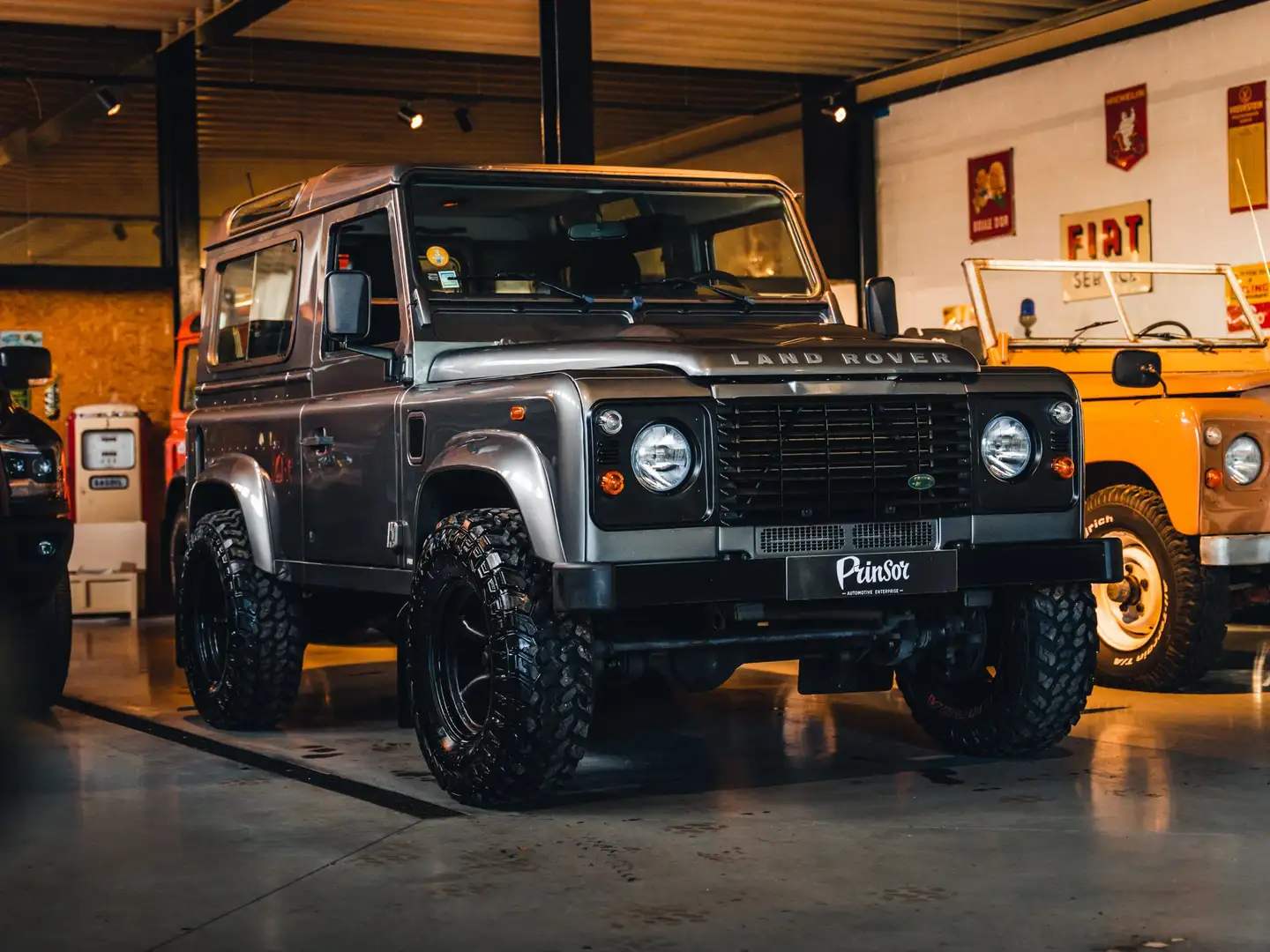 Land Rover Defender Defender 90 TD4 // 1 OWNER // SUPERB // 4 SEATS Grijs - 1