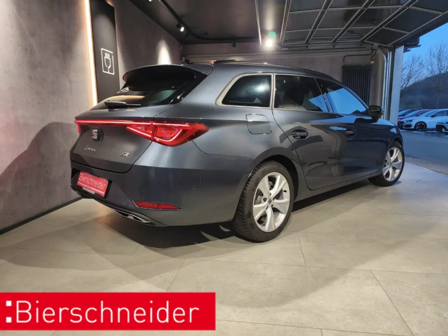 SEAT Leon Sportstourer 1.5 eTSI DSG FR ab 199,- 990,- ALLWET Grau - 2