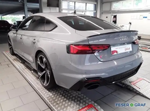 Audi RS5 view 5