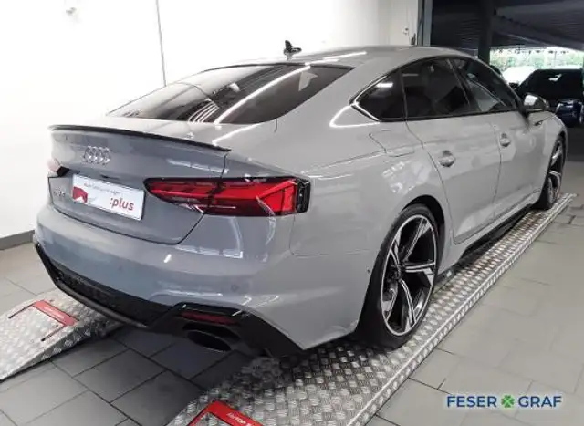 Audi RS5 view 4