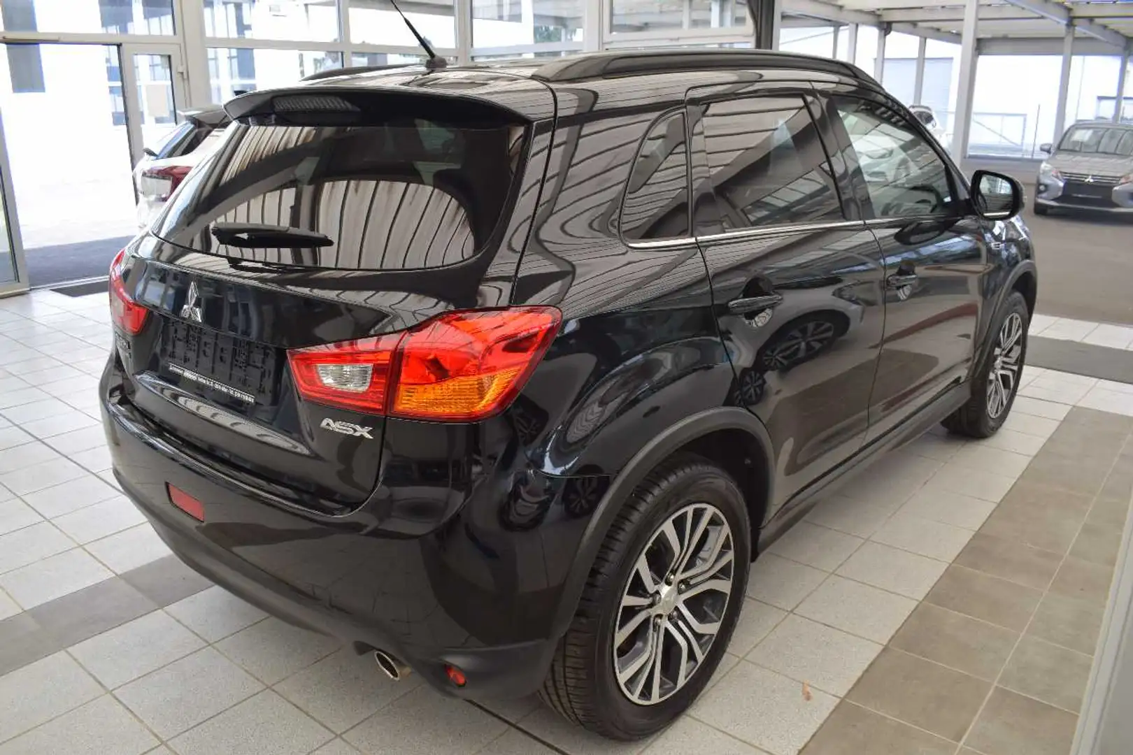 Mitsubishi ASX SUV-Star+ 1.6 Klima Schwarz - 2