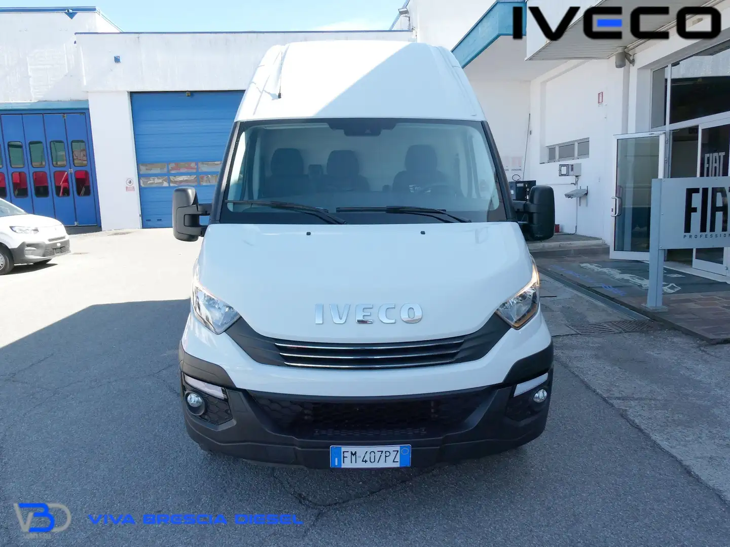 Iveco Daily 35S14 Hi-Matic furgone 3520L h3 Bianco - 2