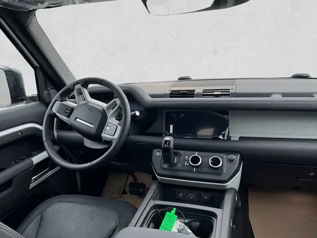 Land Rover Defender view 4