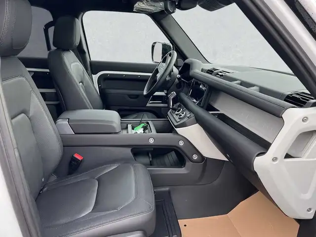 Land Rover Defender view 3