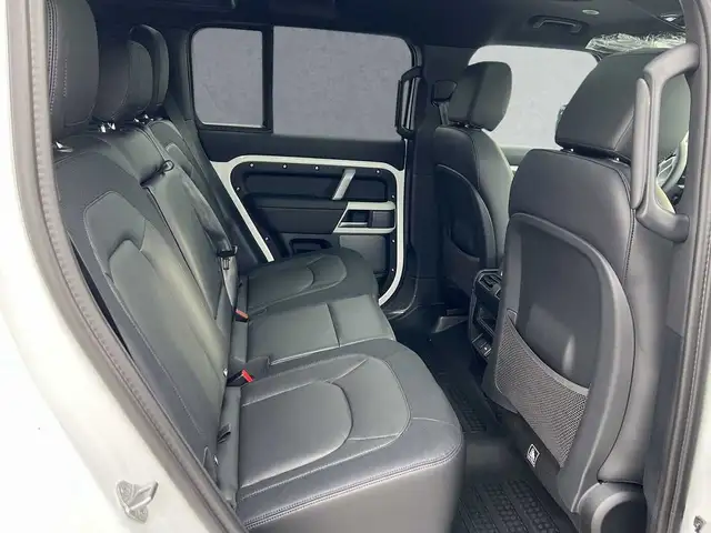 Land Rover Defender view 5
