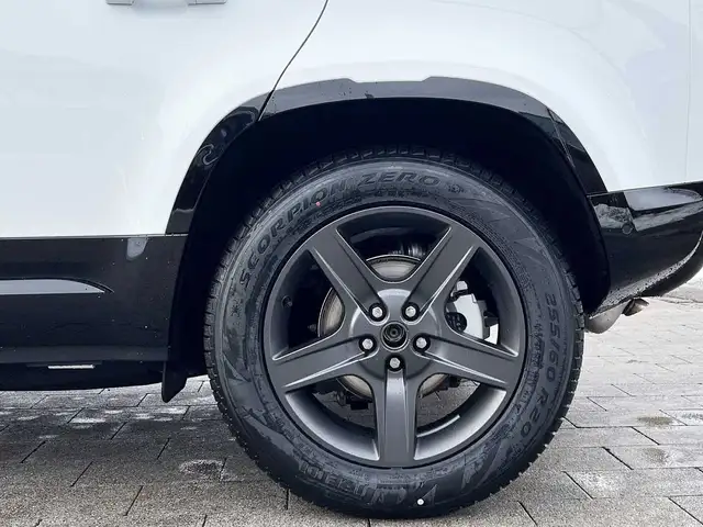 Land Rover Defender view 9