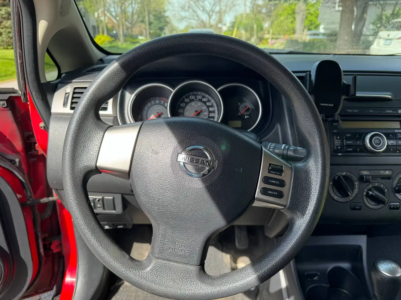 Nissan Versa снимка Nissan Versa