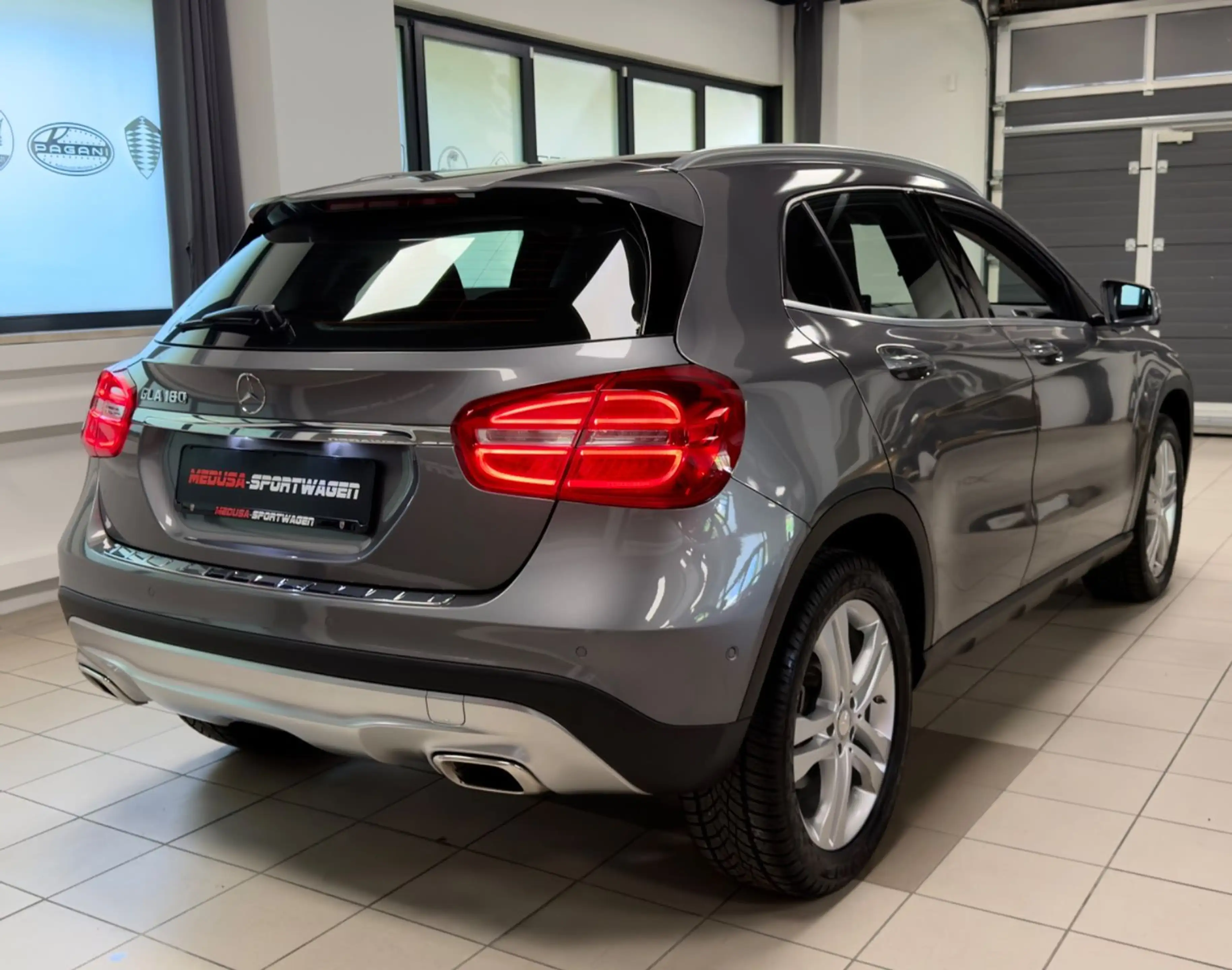 Mercedes-Benz GLA 180 AUT. NUR 13.397KM NAVI XENON TOPZUSTAND! — photo 8
