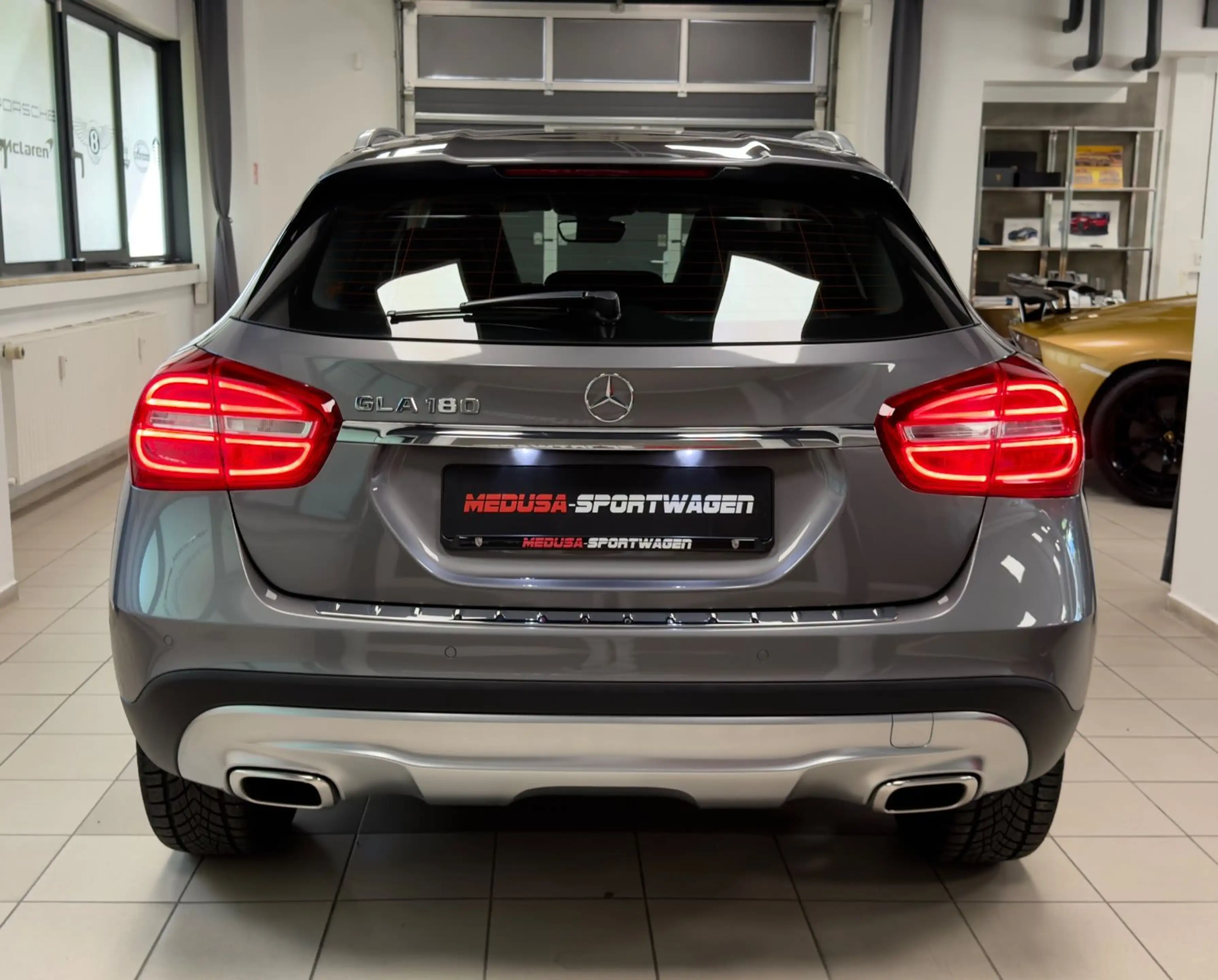 Mercedes-Benz GLA 180 AUT. NUR 13.397KM NAVI XENON TOPZUSTAND! — photo 5