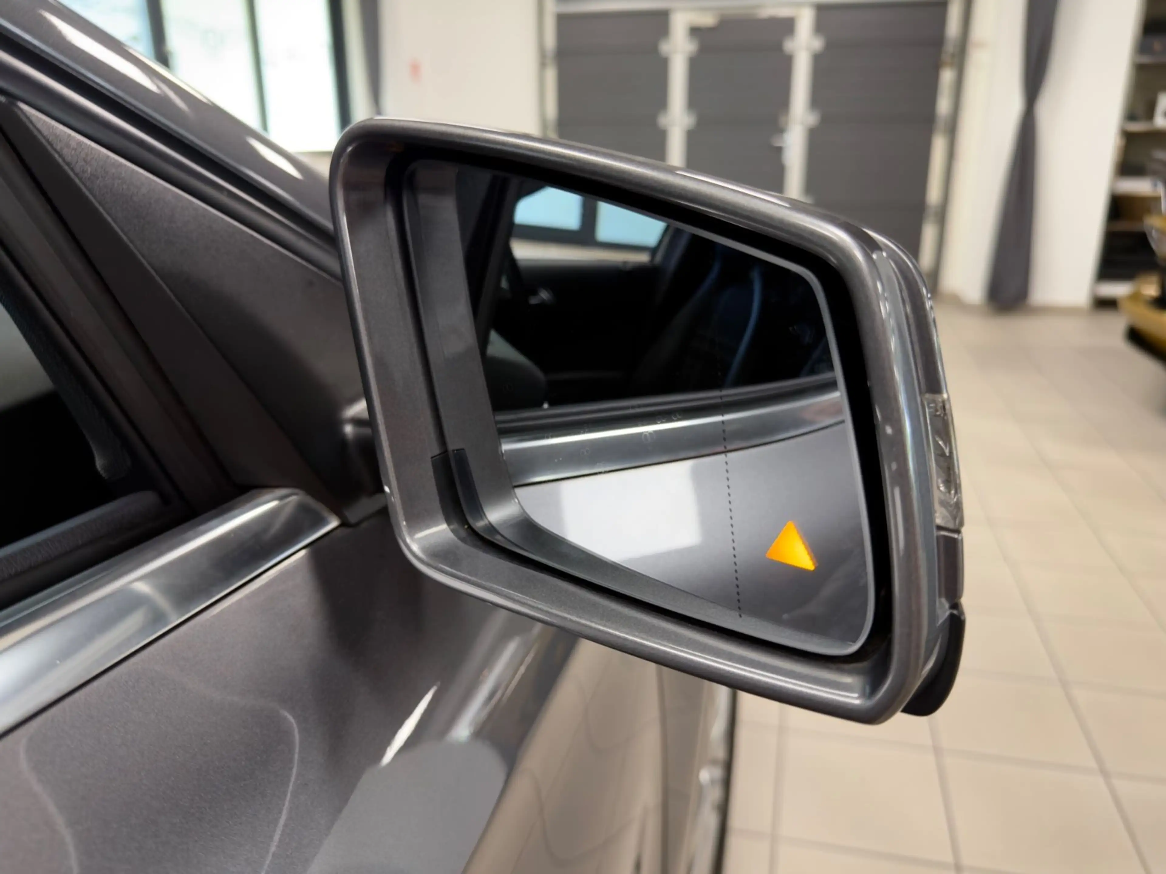 Mercedes-Benz GLA 180 AUT. NUR 13.397KM NAVI XENON TOPZUSTAND! — photo 39