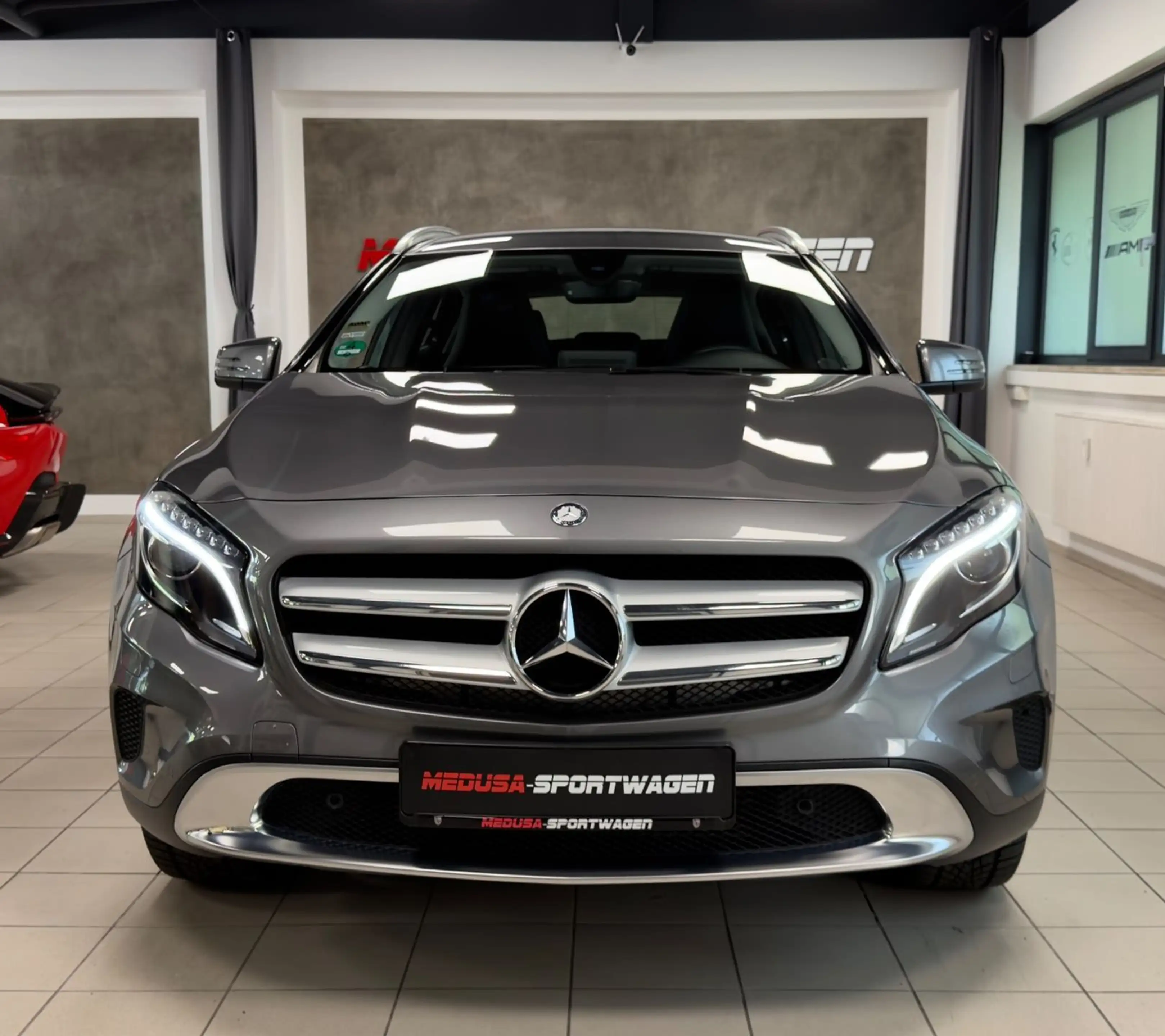 Mercedes-Benz GLA 180 AUT. NUR 13.397KM NAVI XENON TOPZUSTAND! — photo 2